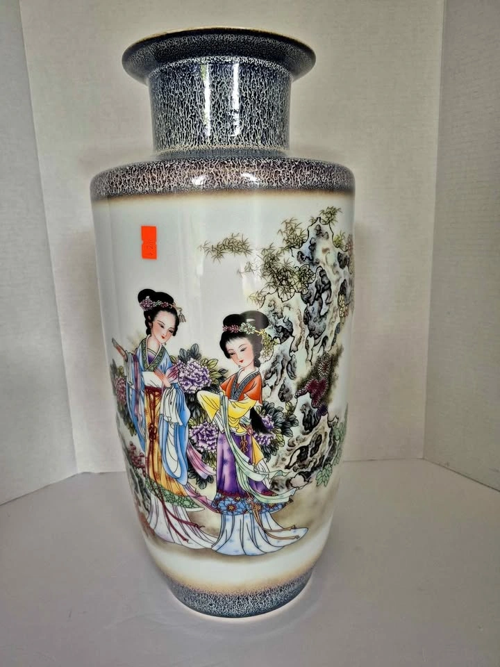 Chinese Jingdezhen Porcelain Vase - Beauties in a Garden