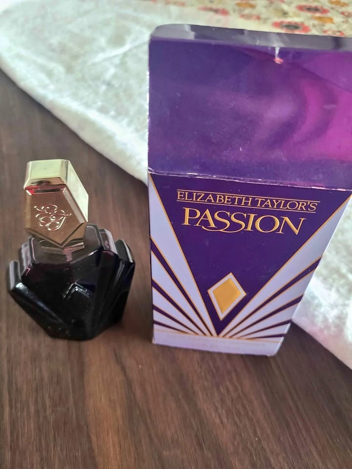 Elizabeth Taylor Passion Perfume (Used)