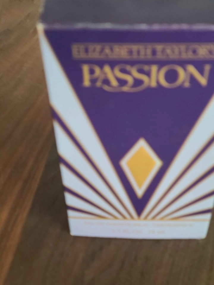 Elizabeth Taylor Passion Perfume (Used) - photo 5