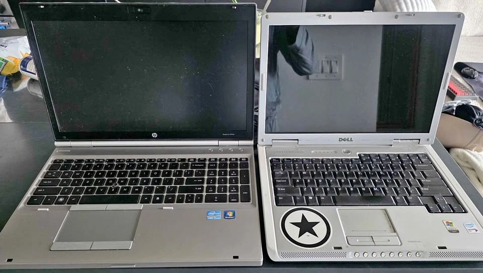 2 x Laptops and 1 Charger - batteries are shot