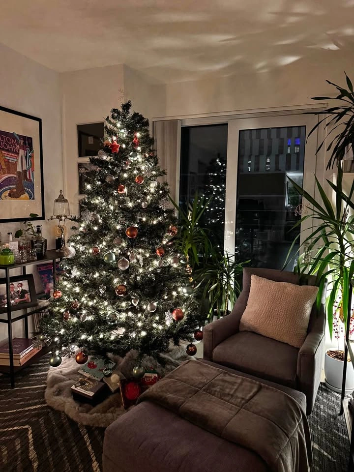 Christmas Tree 7.5 ft - For Living Fairbanks Artificial Tree