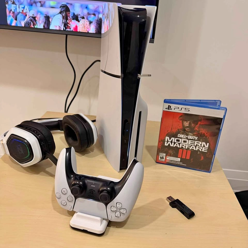 Play Station 5 slim disc Bundle (1TB)-Excellent condition