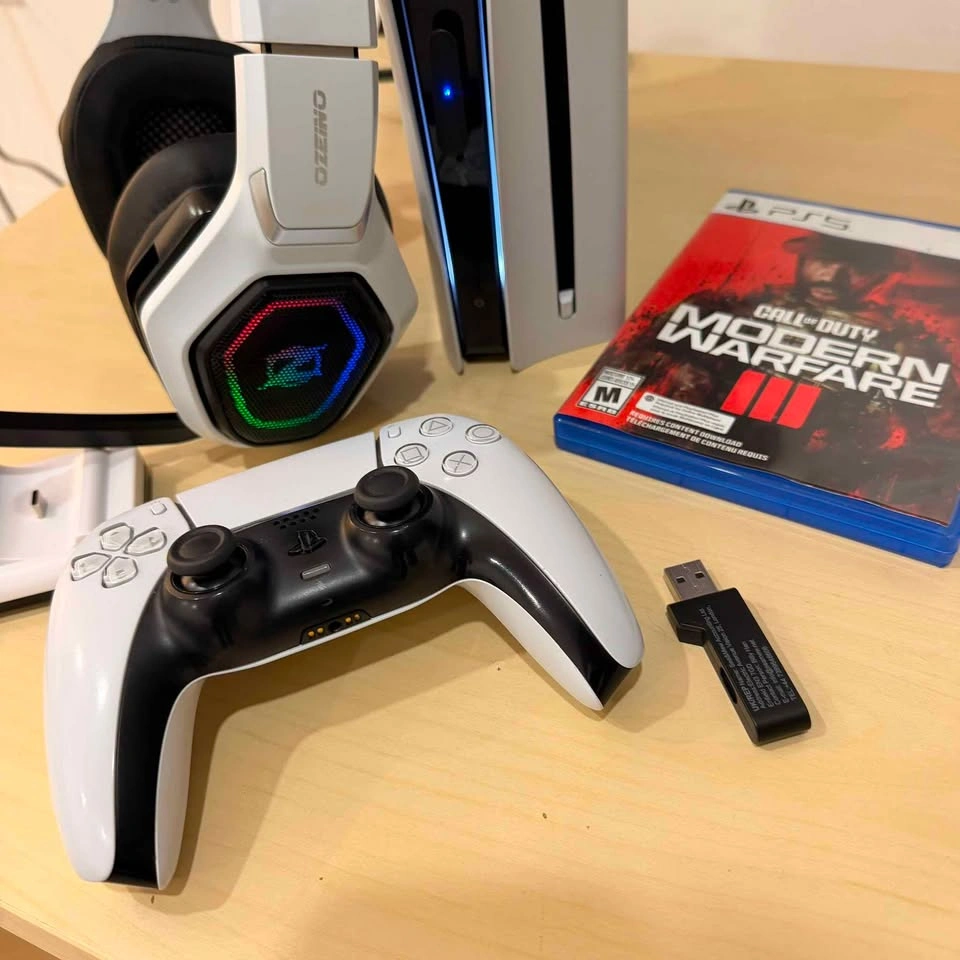 Play Station 5 slim disc Bundle (1TB)-Excellent condition - photo 3
