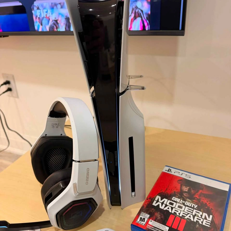 Play Station 5 slim disc Bundle (1TB)-Excellent condition - photo 4
