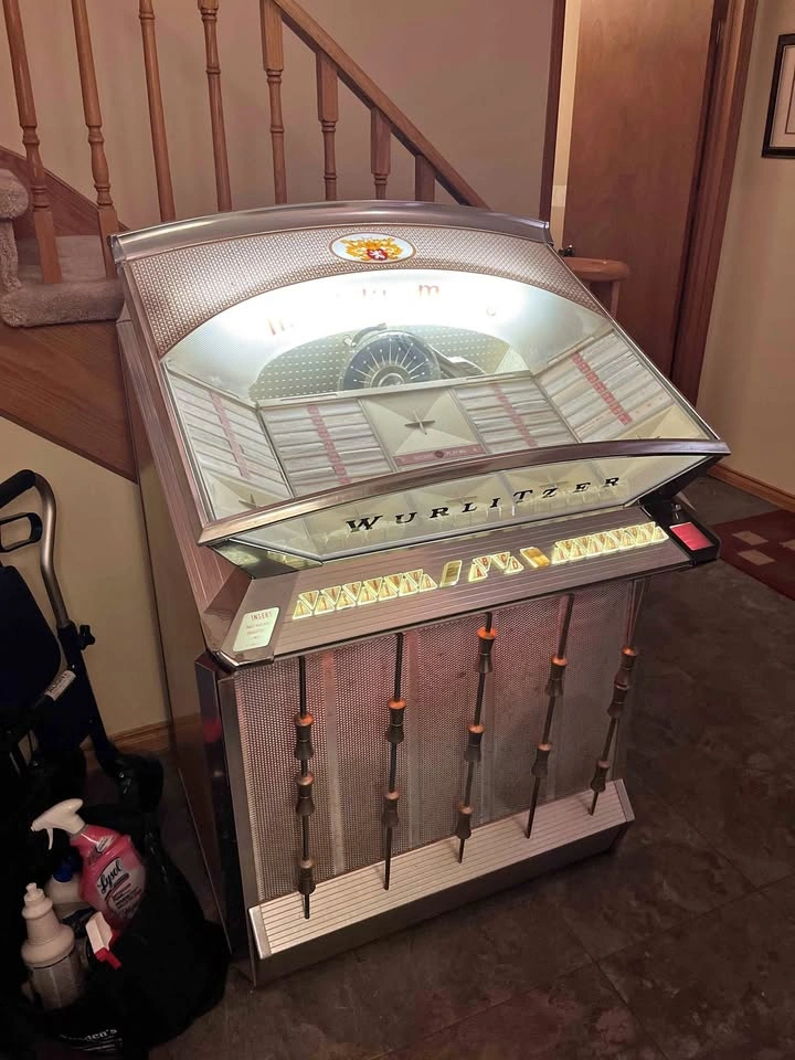 1961 Wurlitzer Jukebox 2500