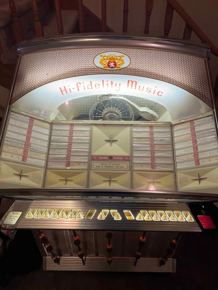 1961 Wurlitzer Jukebox 2500 - photo 2