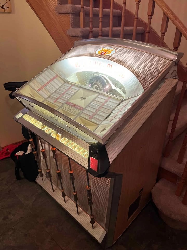 1961 Wurlitzer Jukebox 2500 - photo 3