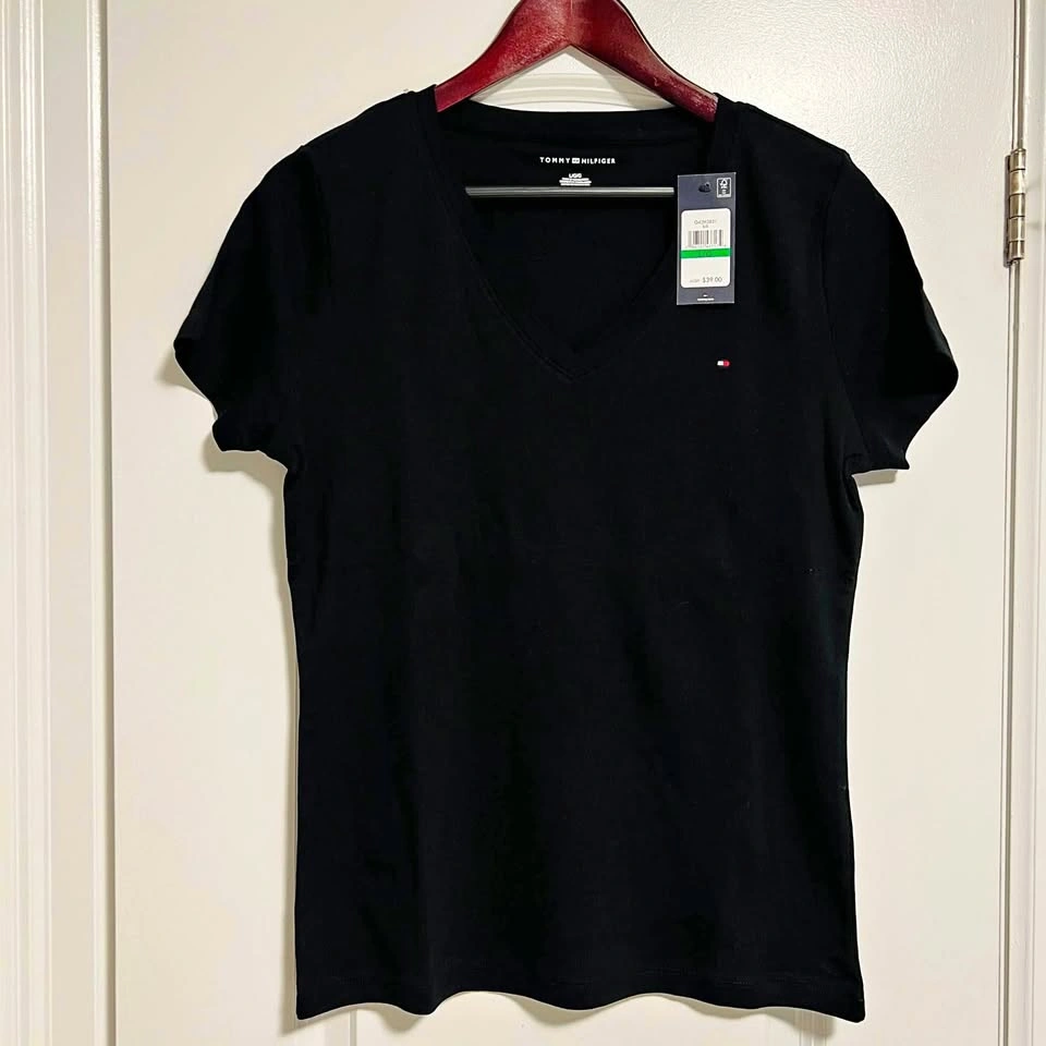 New Tommy Hilfiger Women’s V-neck Classic T-Shirt Size L/ Black