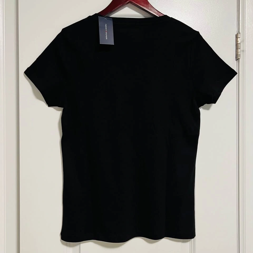 New Tommy Hilfiger Women’s V-neck Classic T-Shirt Size L/ Black - photo 2