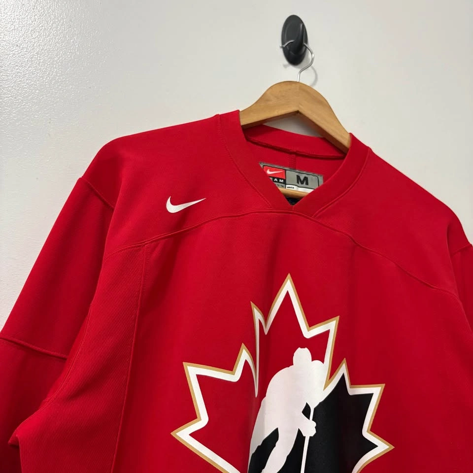 Vintage Nike Team Canada Hockey Jersey Size Medium - photo 2