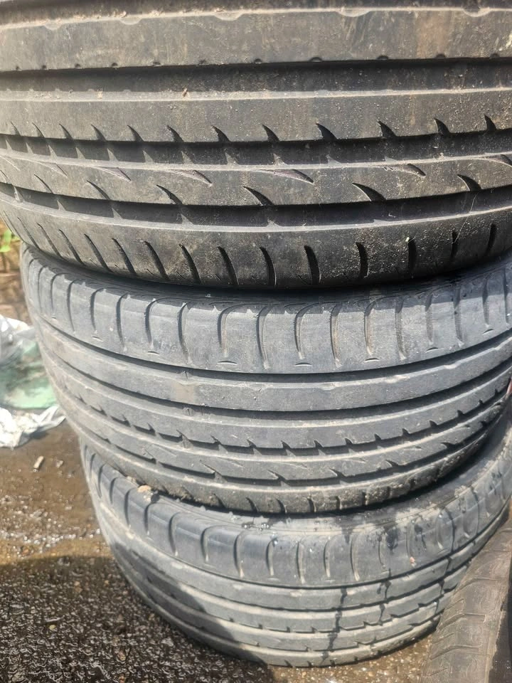 Nexen N8000 - 235/45ZR17 x3 used tires - photo 2