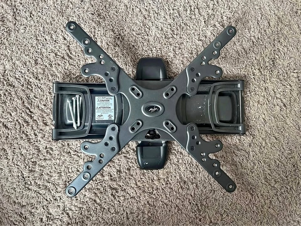 TV Mount full range low profile up to 47” TVs