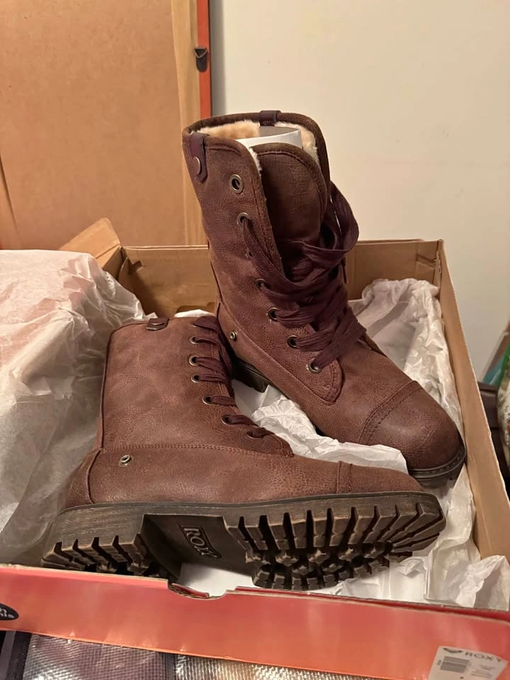 Roxy Bruna Combat Boots — Women’s 8 — NEW IN BOX