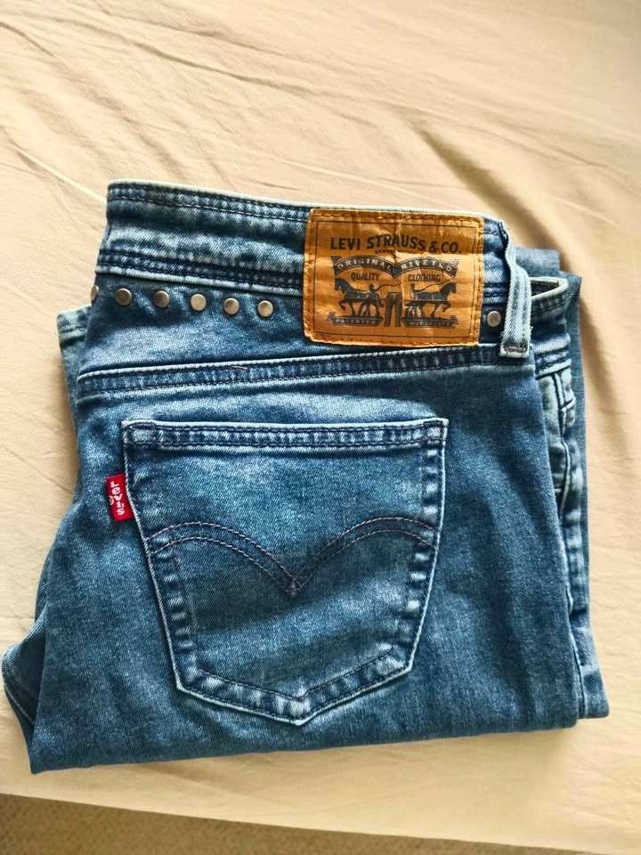 Levi's 711 women's Skinny Jeans Size 32 - photo 4