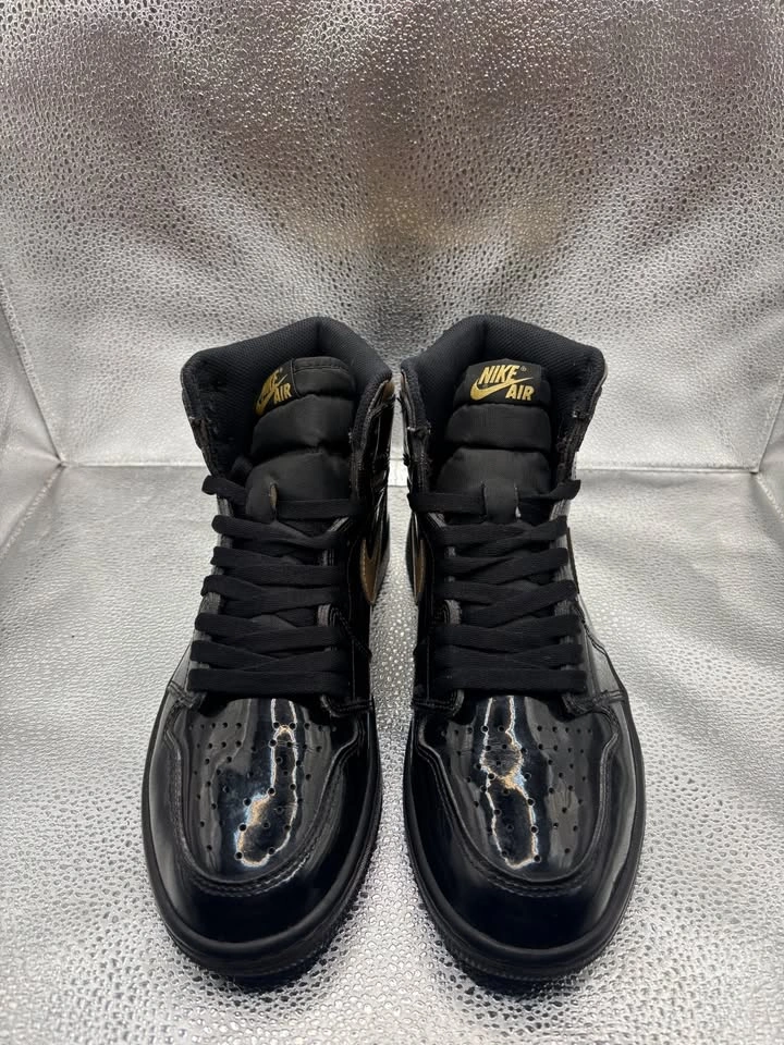Air Jordan 1 high og black metallic gold - photo 2