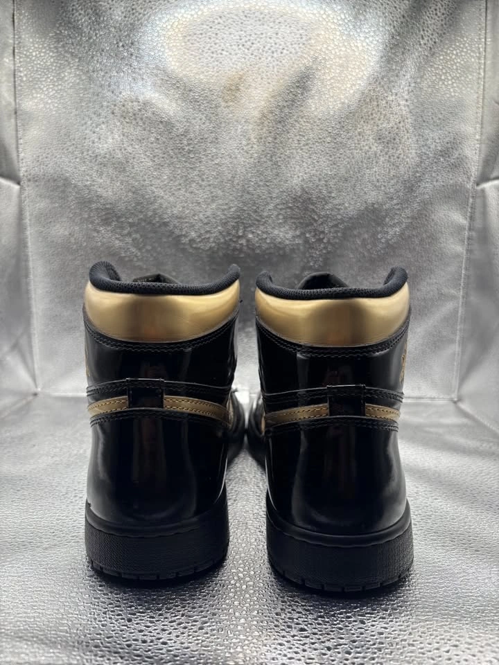 Air Jordan 1 high og black metallic gold - photo 4