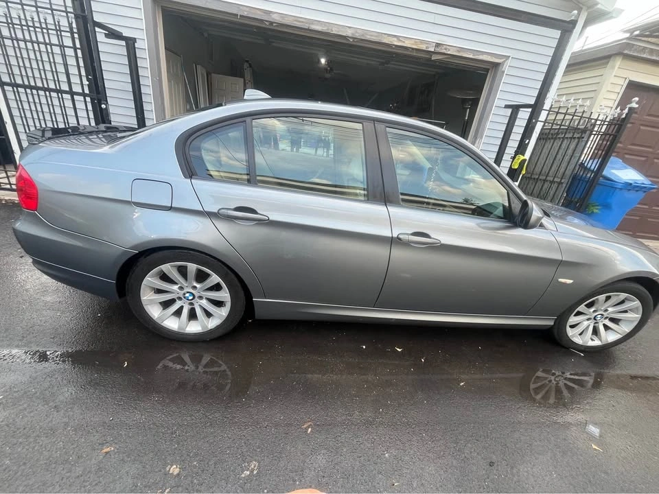 2011 BMW 3 Series · 328i Sedan 4D - photo 4