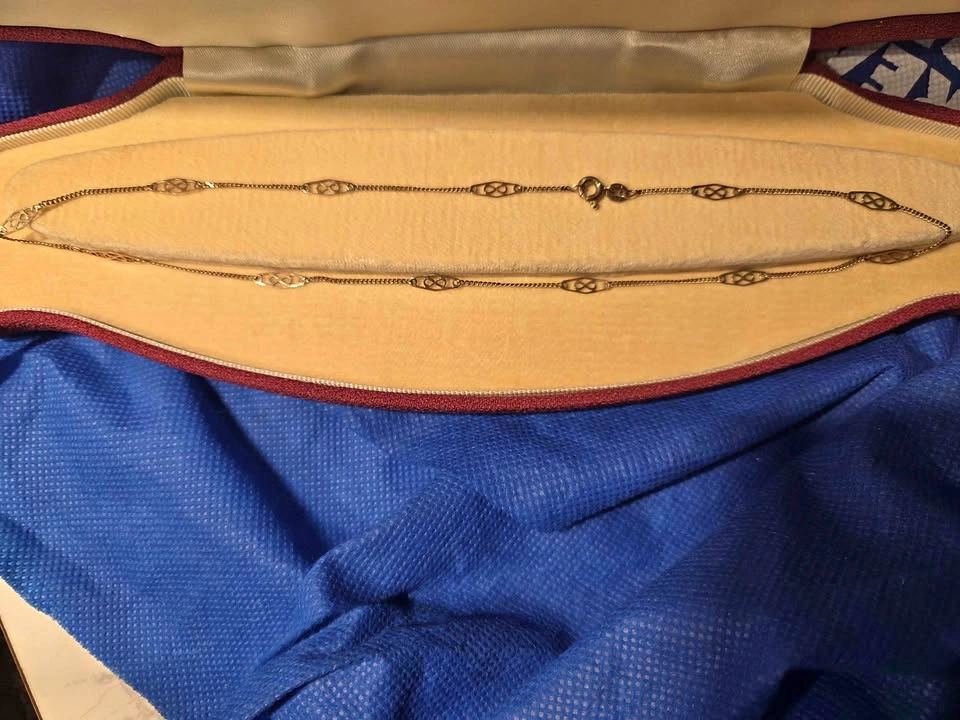 10k gold vintage station necklace 18"