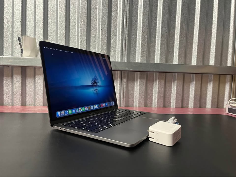 2020 13” MacBook Pro - 16GB Ram 500GB SSD - photo 2