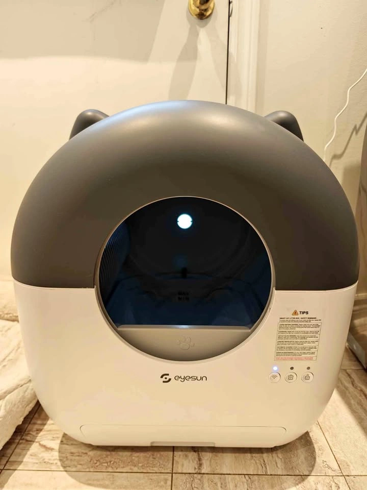 [MOVING SALE] Like New EYESUN Smart Self-Cleaning Cat Litter Box