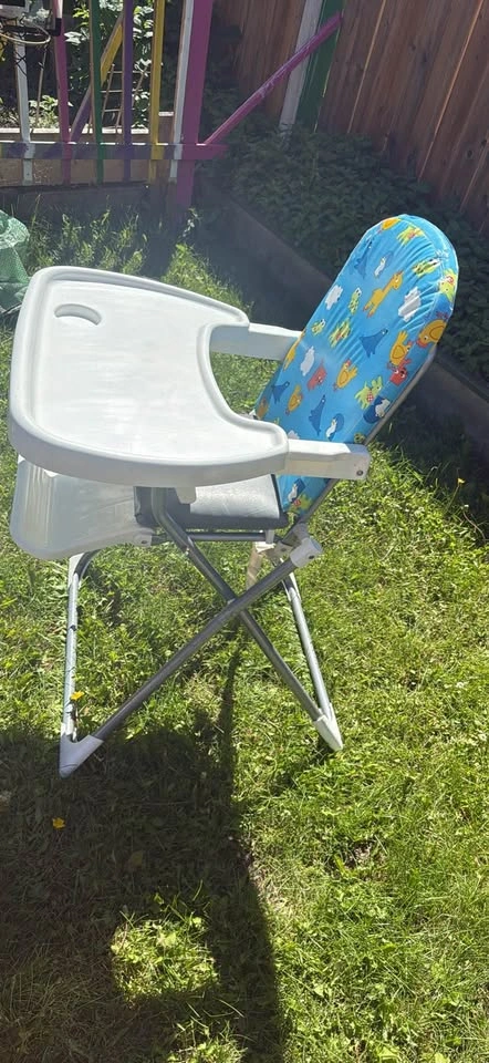 Baby high chair (clean and sturdy) no holds - photo 2