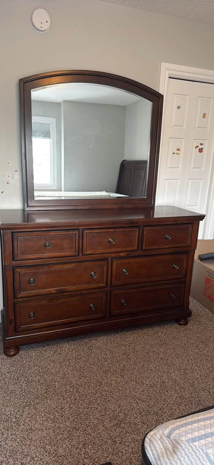 Dresser mirror and Chelsea Dresser bought from Brick - photo 3