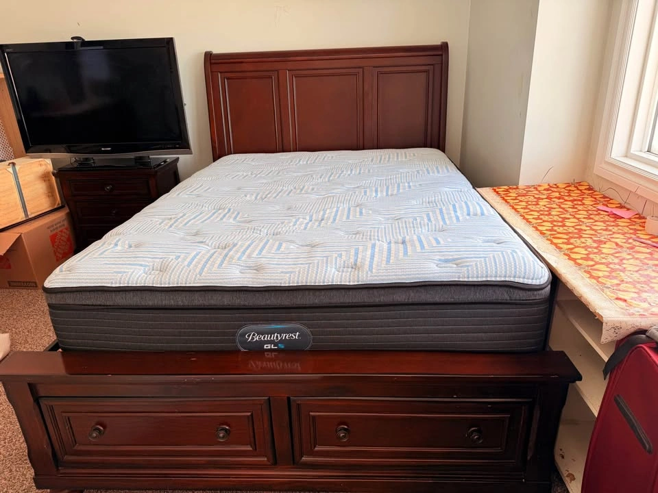 Beautyrest GL5 Pillowtop Mattress – Like New - photo 3
