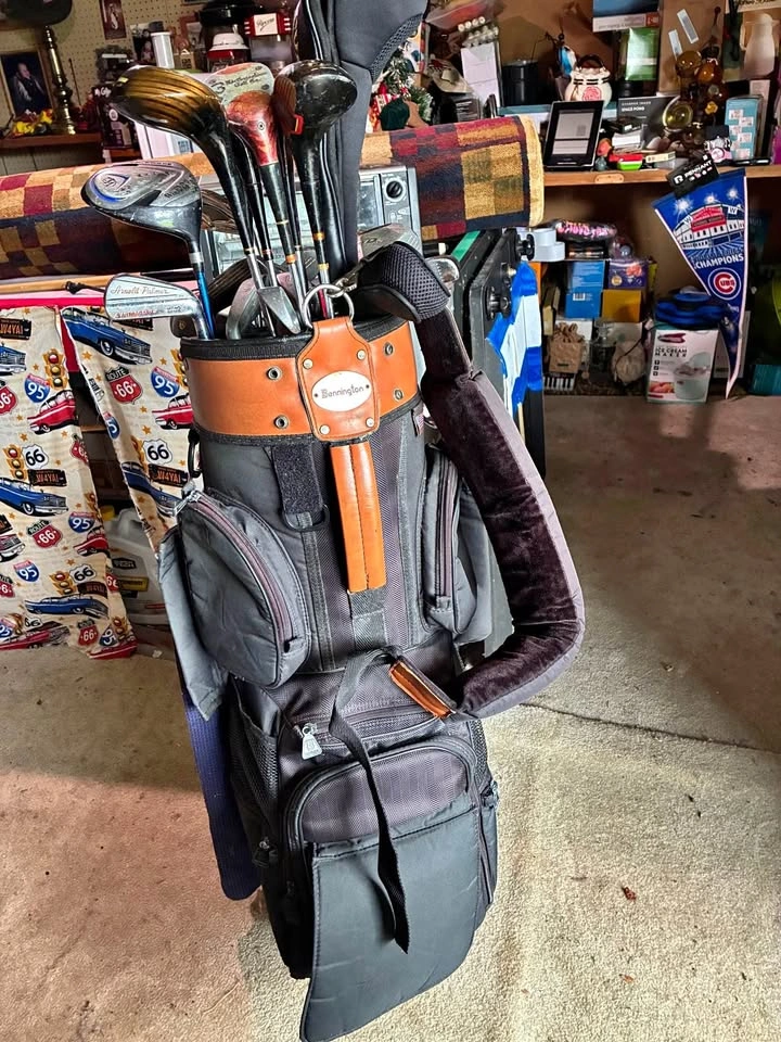 Bannington Golf bag with various different golf clubs