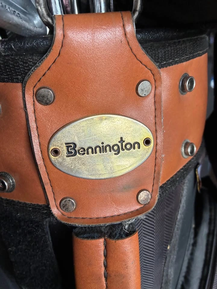 Bannington Golf bag with various different golf clubs - photo 2