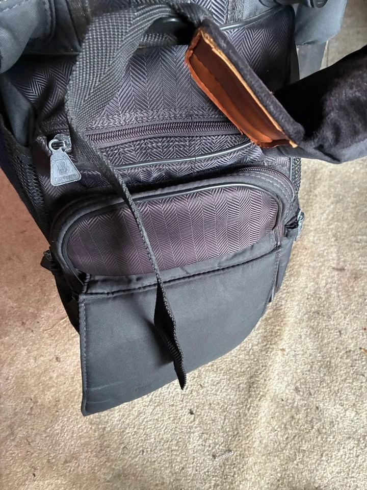 Bannington Golf bag with various different golf clubs - photo 3