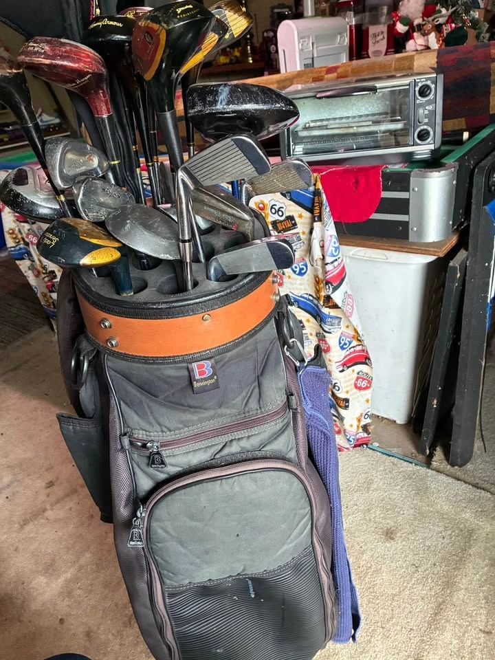 Bannington Golf bag with various different golf clubs - photo 5