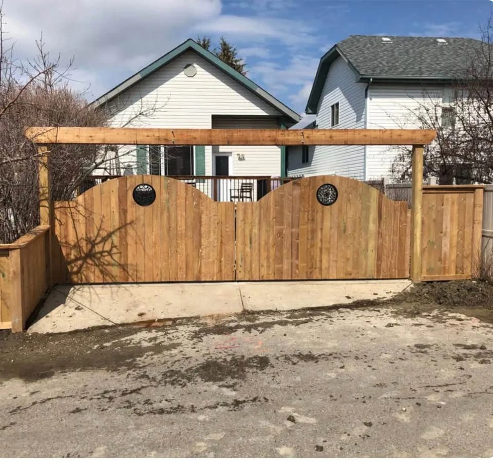 Wooden fence - photo 4