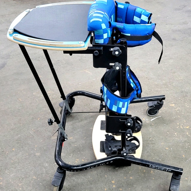 Size 2 LECKEY FreeStander Upright Stander with tray