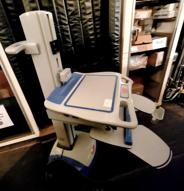 Rubbermaid Computer Hi/Low WORKSTATION Clinic Cart - photo 2