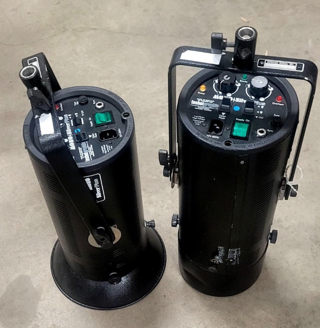 2 x analog Bowens Mono Silver Plus Studio - 200W, fast recharge