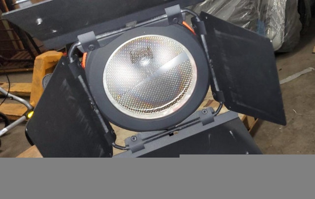 3 Pulsar 600W Photo Stage Studio Lights, Barndoors stands, case - photo 3