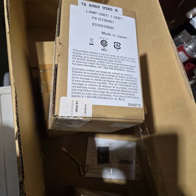 New Hitachi DT00461 digital Projector Lamp 225W - photo 2
