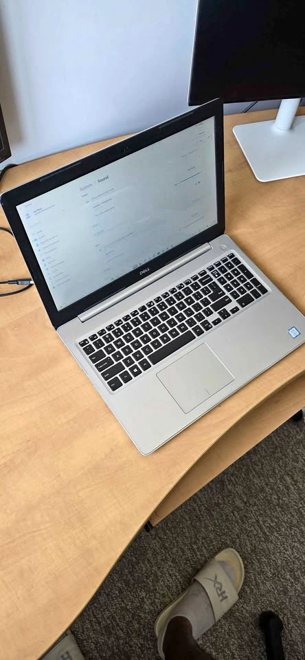 Dell Inspiron 15 (15.6" Touchscreen) | Intel i5 8th Gen / 8GB RA