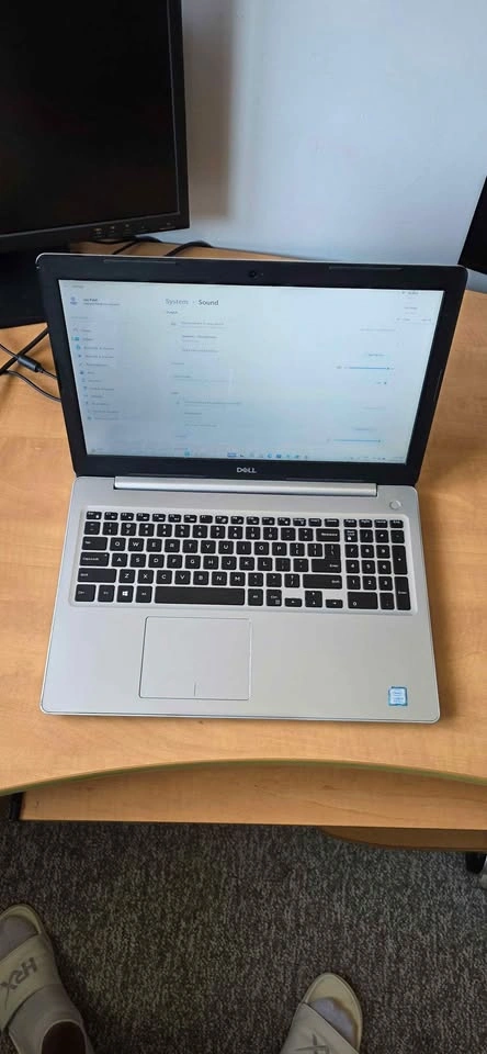 Dell Inspiron 15 (15.6" Touchscreen) | Intel i5 8th Gen / 8GB RA - photo 2