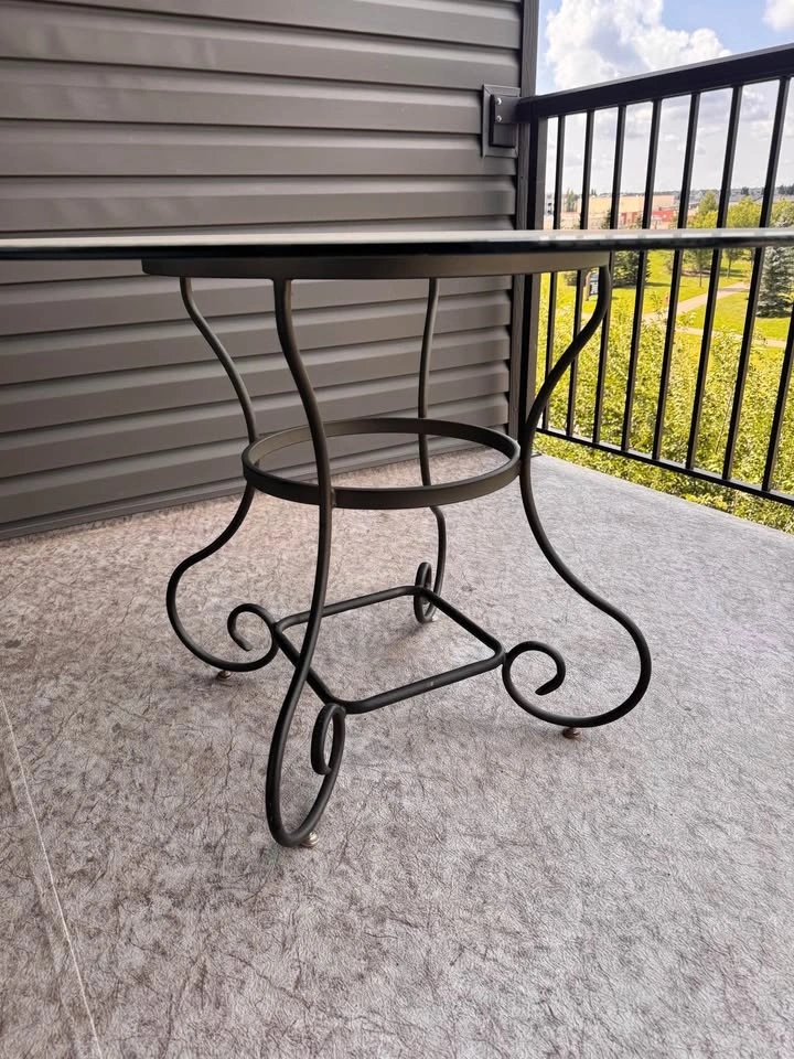 Table and Chair - photo 2