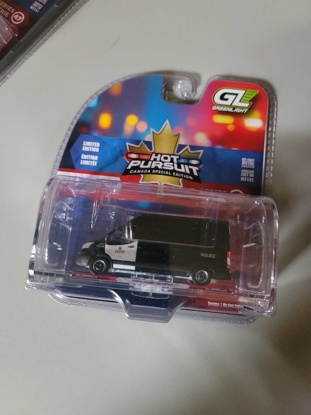 Greenlight Hot Pursuit Ontario Provincial Police Ford Transit