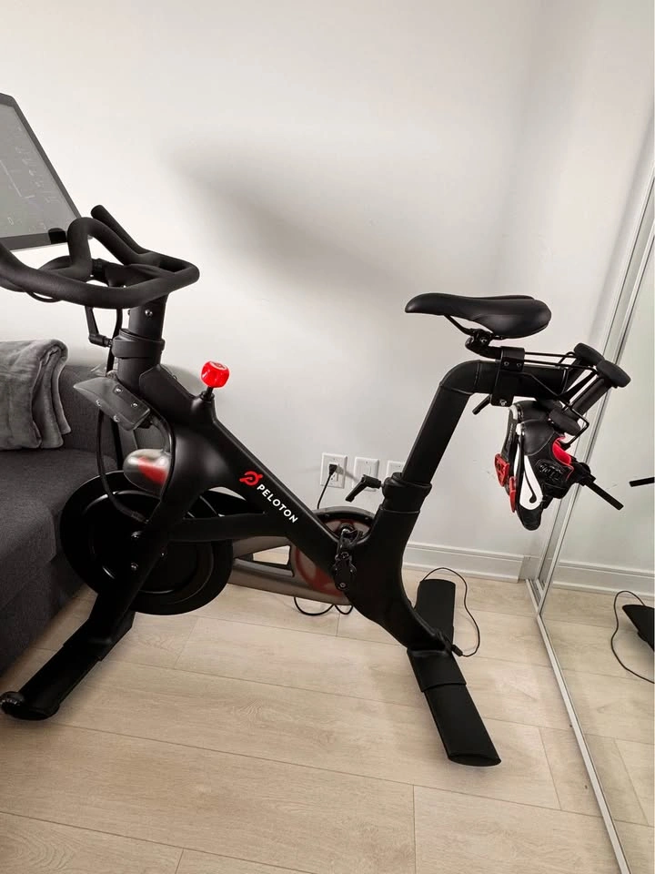 Peloton Bike Indoor Exercise Bike - photo 2