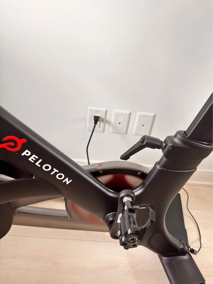 Peloton Bike Indoor Exercise Bike - photo 4