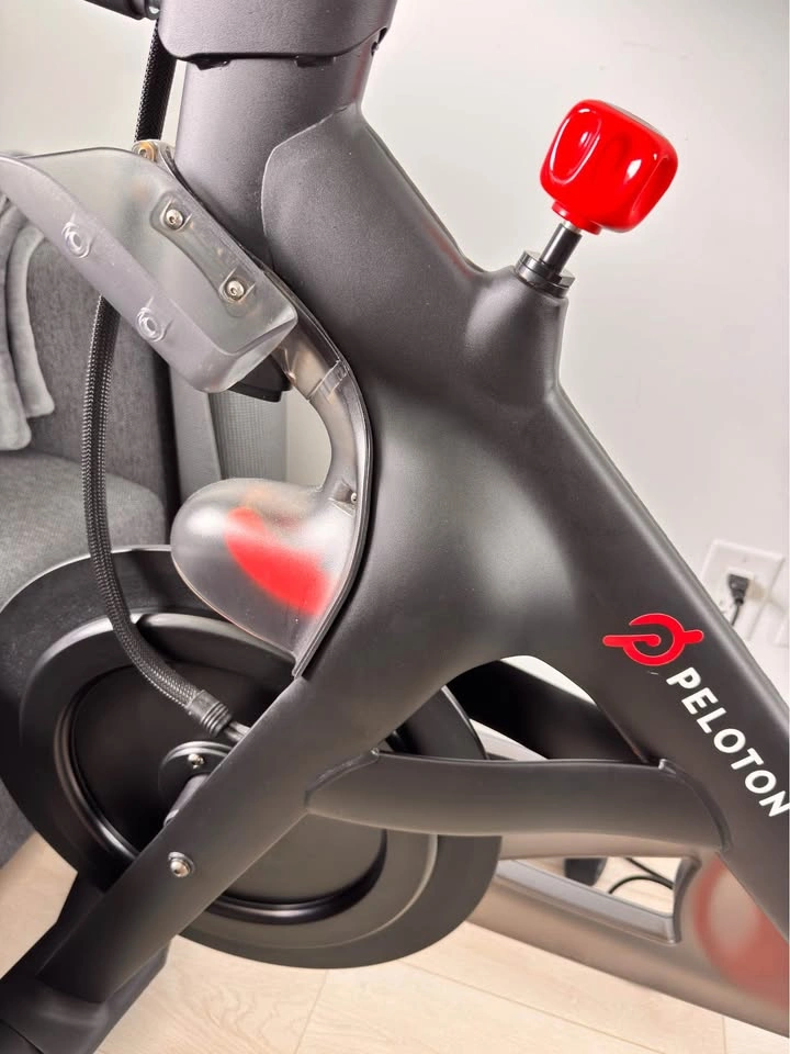 Peloton Bike Indoor Exercise Bike - photo 5