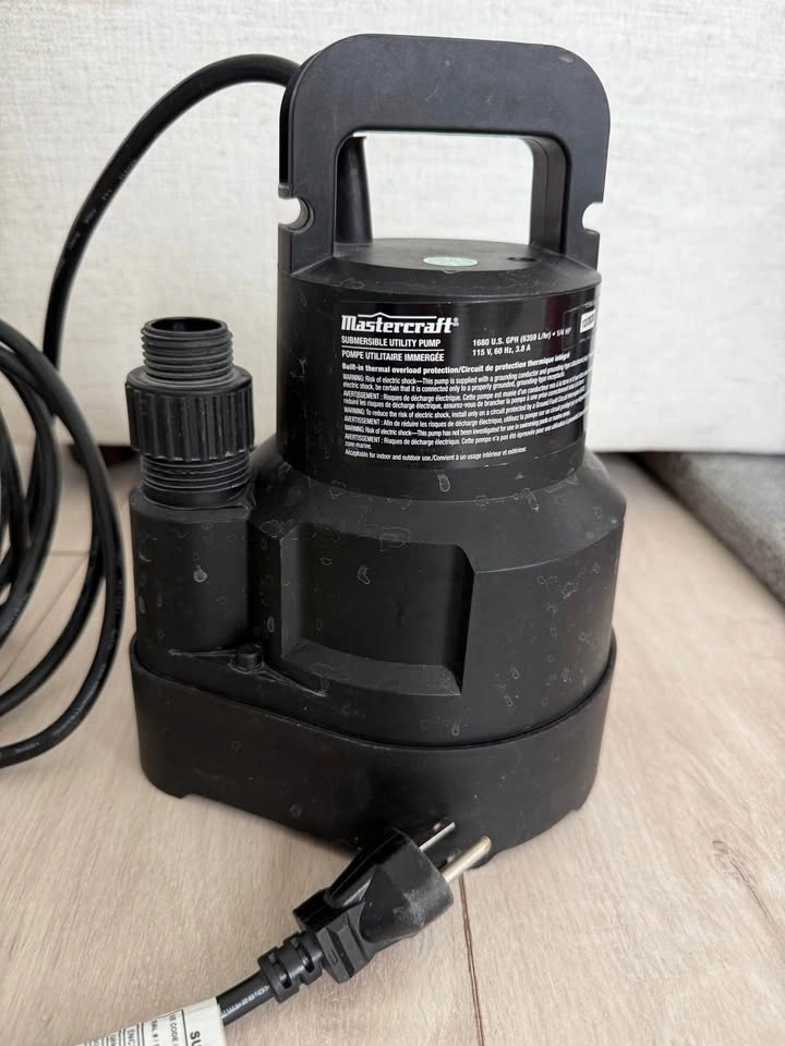 2 Mastercraft 1/4 HP Submersible Utility Pumps - photo 4