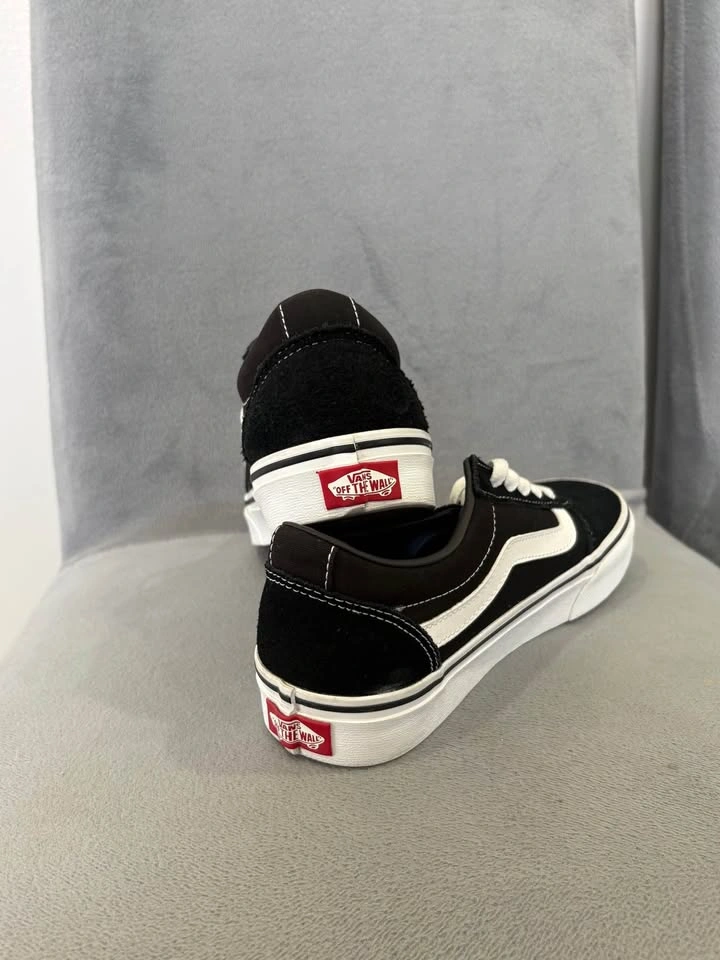 Vans Old Skool Sneakers Women’s Size 8 - photo 2