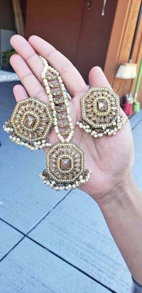 Traditional Punjabi Gold Jewelry Set – Tikka & Earrings