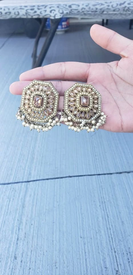 Traditional Punjabi Gold Jewelry Set – Tikka & Earrings - photo 2