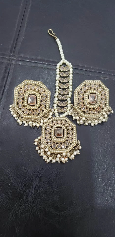 Traditional Punjabi Gold Jewelry Set – Tikka & Earrings - photo 5