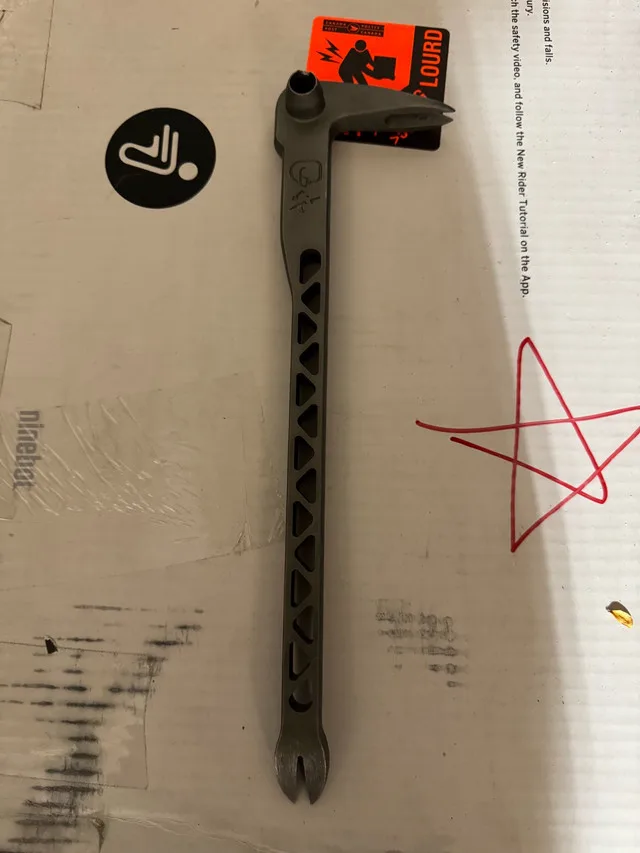 Stiletto 8 oz. 12 -inch Titanium Nail Puller image indicator(3)